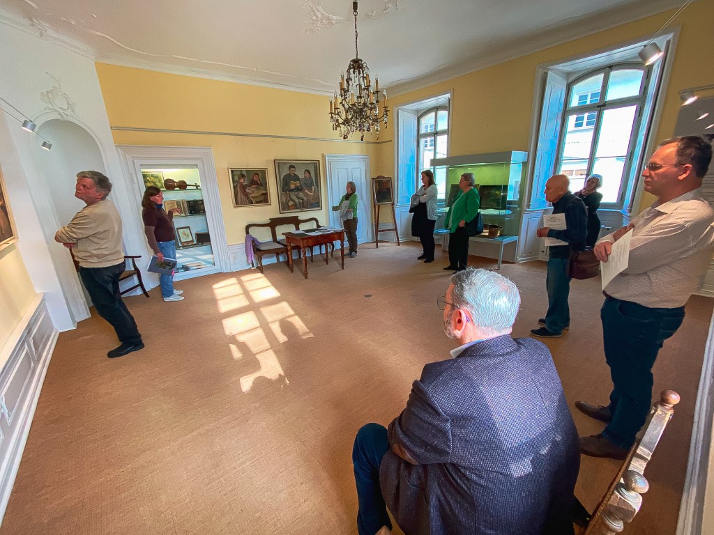 Rund 10 Teilnehmer ließen sich in der Sonderführung durch die Inhalte eines jeden ausgestellten Gemäldes geleiten.