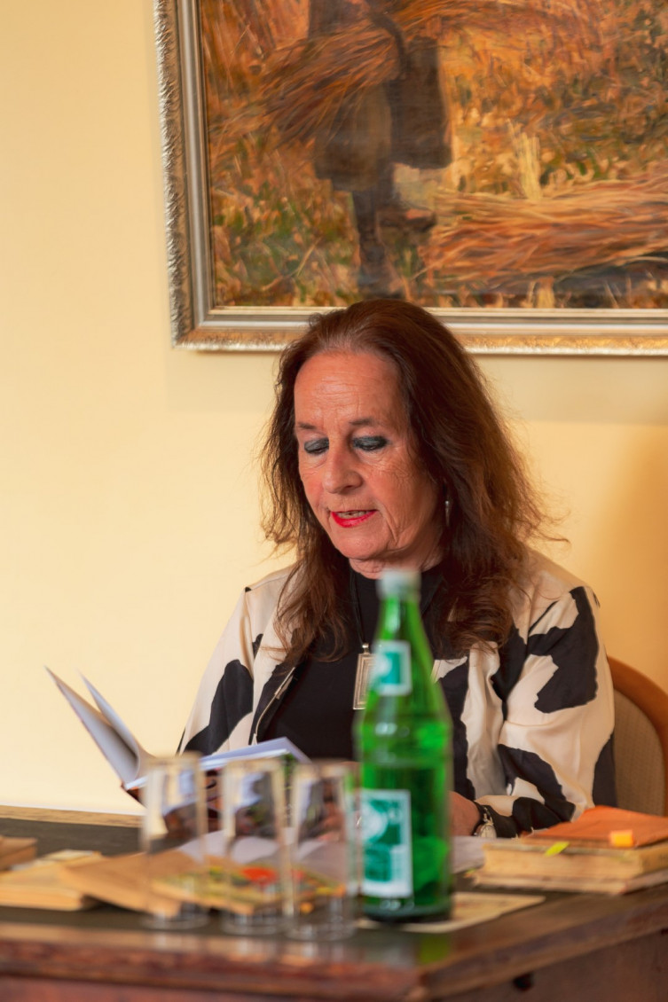 Eimers Enkelin Christiane Hedtke mit verschiedenen Gedichten